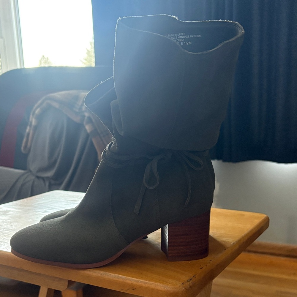 Violet & Red: Janine heeled boots.